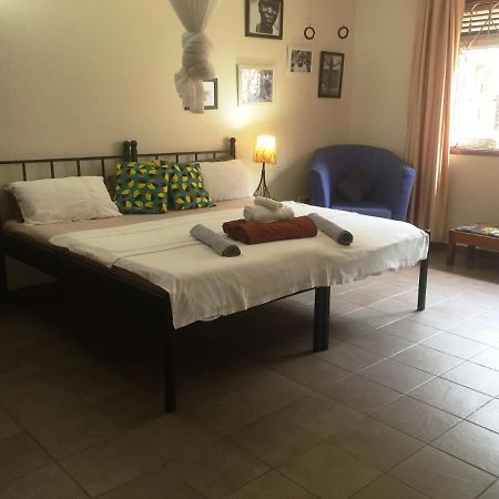 Carpe Diem Guesthouse Entebbe Extérieur photo
