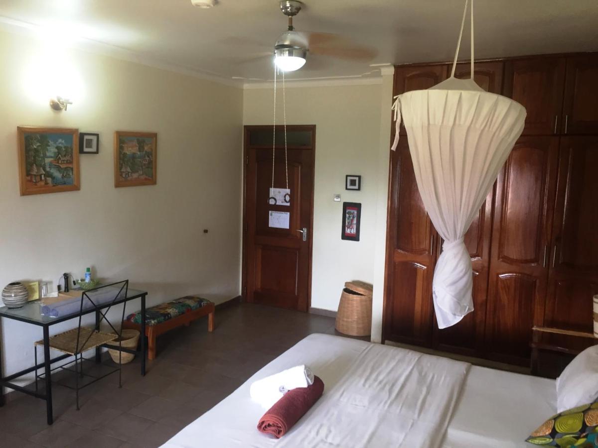 Carpe Diem Guesthouse Entebbe Extérieur photo