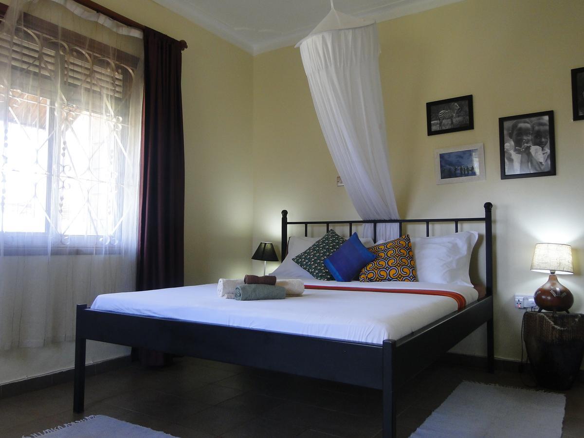 Carpe Diem Guesthouse Entebbe Extérieur photo